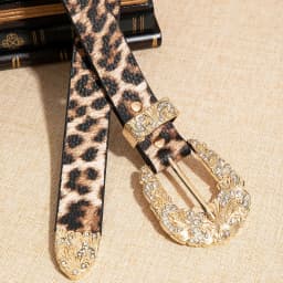 Luxurious and elegant gold-plated leopard print belt with rhinestone engraving and metal buckle, perfect for women and versati