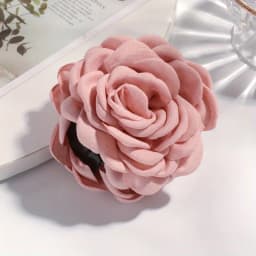 1/4 piece high-end princess-style rose hairpin for women. Elegant fabric shark-shaped clip.