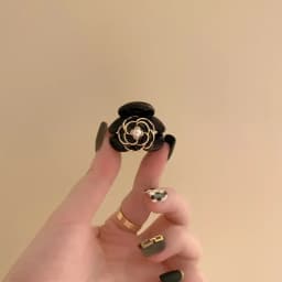 New Elegant Temperament Camellia Hair Clip Vintage French Black Hair Claw Princess Side Clip Women Girls Bangs Clip Hairpin