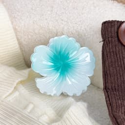 Hawaiian Gradient Hair Clips Flower Hair Claws Women Medium Size Fashion Headwear Hairpin Crab Barrette Hair Accessories