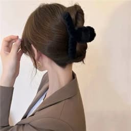 Autumn And Winter Plush Hair Clip: Shark Clip For Back Of Head Bun, High-End Furry Hair Accessories For Women