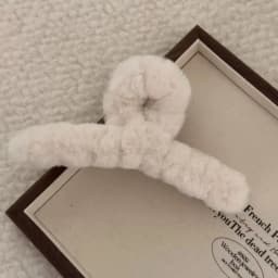 Autumn And Winter Plush Hair Clip: Shark Clip For Back Of Head Bun, High-End Furry Hair Accessories For Women