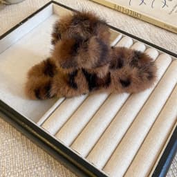 1pc Plush Leopard Print Claw Clip, Exquisite Rear Scalp Hairdressing Shark Clip, Large Size Hairip for Thick Hair.