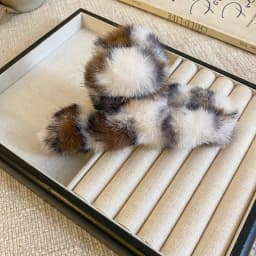 1pc Plush Leopard Print Claw Clip, Exquisite Rear Scalp Hairdressing Shark Clip, Large Size Hairip for Thick Hair.