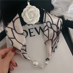 New Summer Pearl Decoration Magnetic Buckle Silk Scarf Versatile Neck Protection Fashionable High End Matching Shirt Scarf Lady