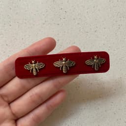 2PCS Red & Black Velvet Hair Clips, Gold Bee Embellishments, Elegant Retro-Style Women’s Hair Accessories, Stylish Daily Wear