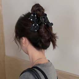 A Fabric Hair Clip with Black and White Polka Dots, New Exquisite Bowknot Shark Clip for Women, Suitable for Dates and Everyday Outfits