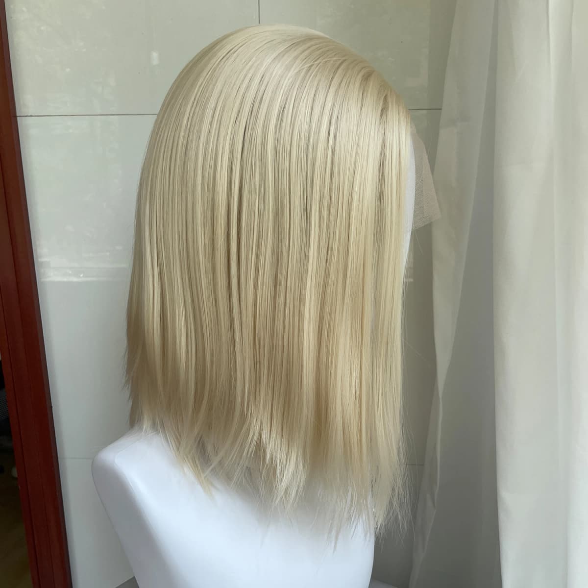Light Blonde Shoulder Length 13x4 Synthetic Lace Front Wigs Women Middle Part Short Straight Wigs Glueless Wigs 150% Density