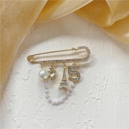 Luxury Fashion Pearl Flower CC Brooches for Women's clothing Number 5 Brooch Gift for Girl Friend Accessories For Jewelry
