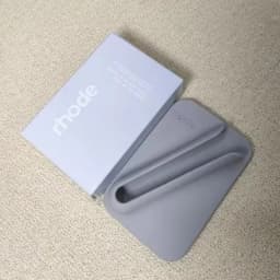 Hot‑Trend Lip Gloss Magnetic Back Design, Silicone Phone Back Holder, Stable Attachment for Simple Convenient Daily Use