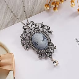 Vintage Cameo Beauty Portrait Pendant Necklace For Women Men Luxury Resin Lady Queen Flower Butterfly Long Sweater Chain Jewelry