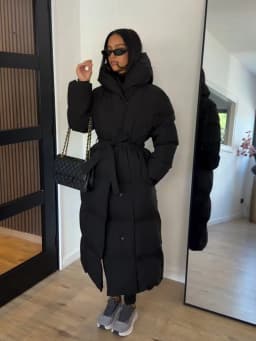 Elegant Long Belted Waist Tie Hooded Puffer Coat Quilted Thick Maxi 2026 Winter Daily Travel Outdoor Outerwear Casual Overcoat