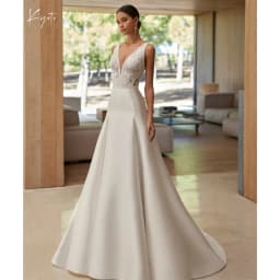 Kyoto White V Neck Appliques wedding dress 2025 Backless Customized جديد في الفساتين A-line Long Train vestidos de novia