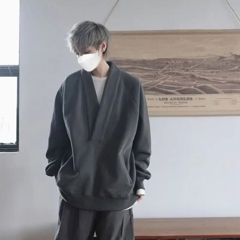 2023 New Spring and Autumn Fashion Simple Trendy Men's V-Neck Loose Casual Small Puppy Handsome Lazy Men's Oversize Sweater