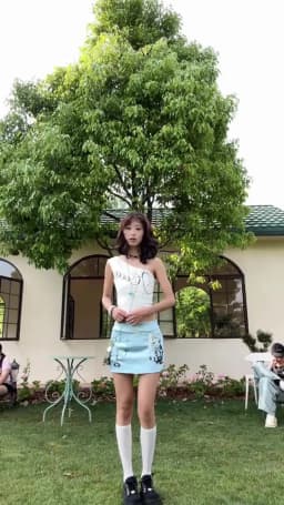 French Fashion Pearl Blue Candlestick Printing Spice Girl Niche High Sense A Word Skirt Female Summer New Temperament Skirt.