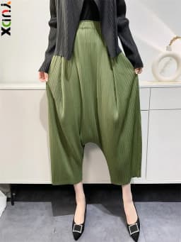 YUDX Pleated Wide Leg Pants Loose Niche Design Women High Waist New Spring 2024 Solid Color Spliced Pockets Trousers