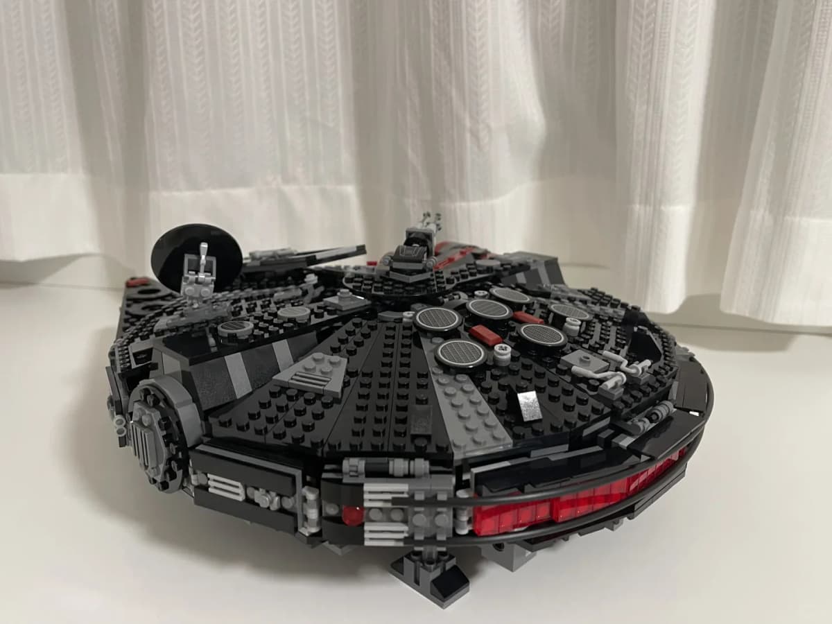 Movie Themed Black Spaceship VehicleModel Desktop Home Ornament, Perfect Holiday & Birthday Gift for Sci-Fi Fans and Collectors