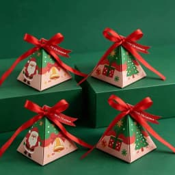 50Pcs Christmas Triangle Paper Candy Gift Box With Tag Ribbons Cookie Snack Chocolate Gift Packaging Box Xmas New Year Supplies