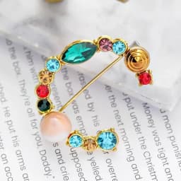 New Arrival English Letter Word Brooch Colorful Rhinestone Crystal Lapel Pins for Women Sweater Suit Brooch Party Jewelry Gifts