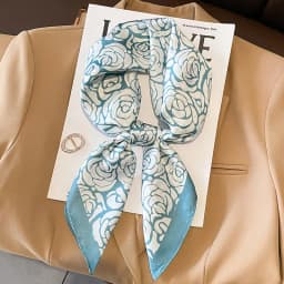 Luxury Brand Silk Satin Head Scarf For Women Animal Animal Kerchief Neck Scarfs 70cm Square Shawls and Wrpas Scarves For Ladies