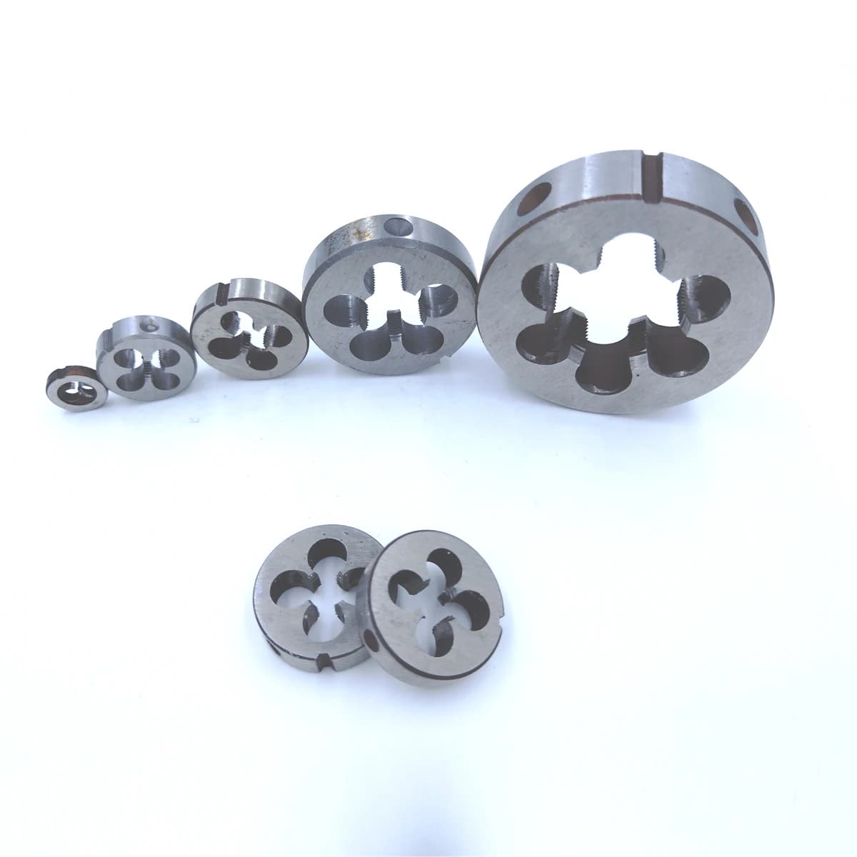 1Pc M2 M2.2 M2.5 M2.6 M3 M3.5 x 0.35mm 0.4mm 0.45mm 0.5mm 0.6mm Metric Right Hand Die Threading Tool For Mold Machining