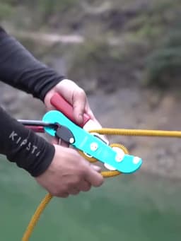 Outdoor Rock Climbing Descend device STOP Handle-Control Abseiling Device Downhill Descender Rappelling SRT Tools