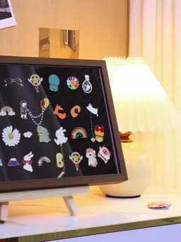 Wall-Mounted Clear Acrylic Badge Display Case Dustproof Pin Medal Storage Box for Collectibles Brooches Commemorative Badges