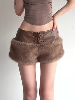 Faux Fur Patchwork Grommet Metal Buckles Pu Leather Shorts Women Chic Sexy Zipper Low Waist Casual Streetwear Bottoms Clubwear